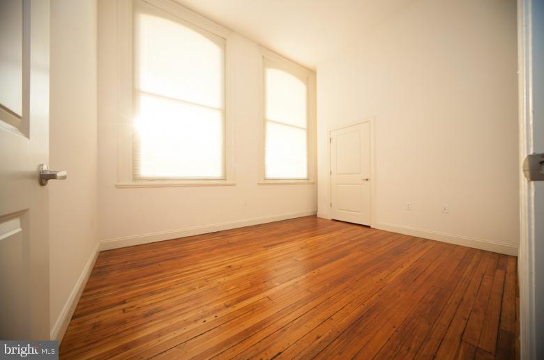1 S Eutaw St #1br Property Photo 7