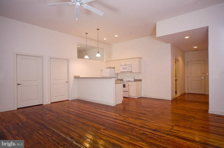 1 S Eutaw St #1br Property Photo 9