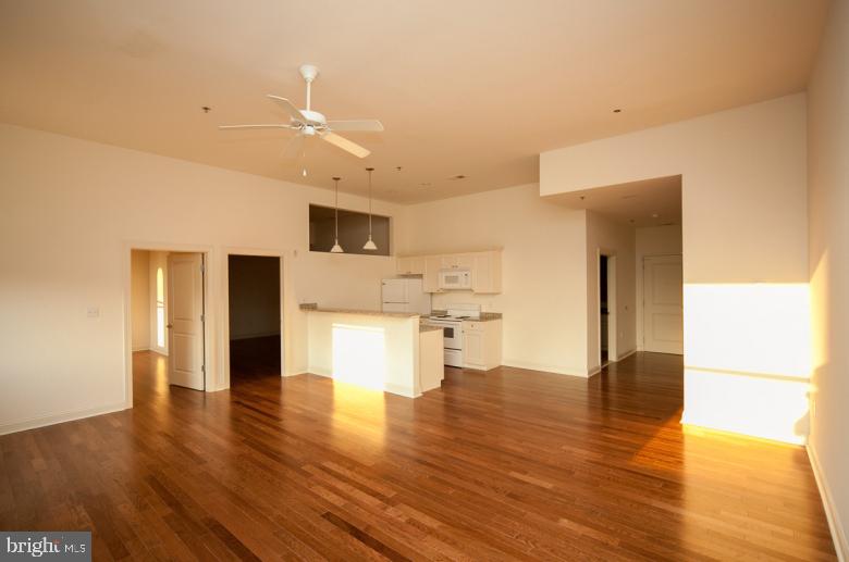 1 S Eutaw St #1br Property Photo 11