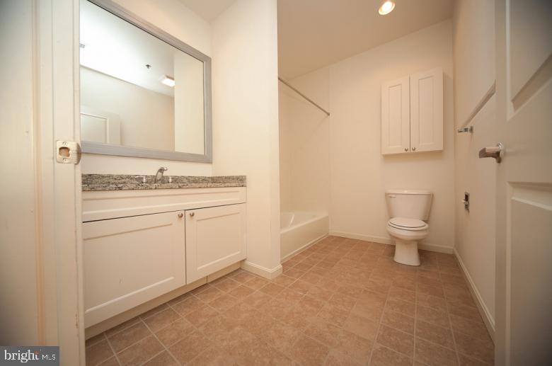 1 S Eutaw St #1br Property Photo 12