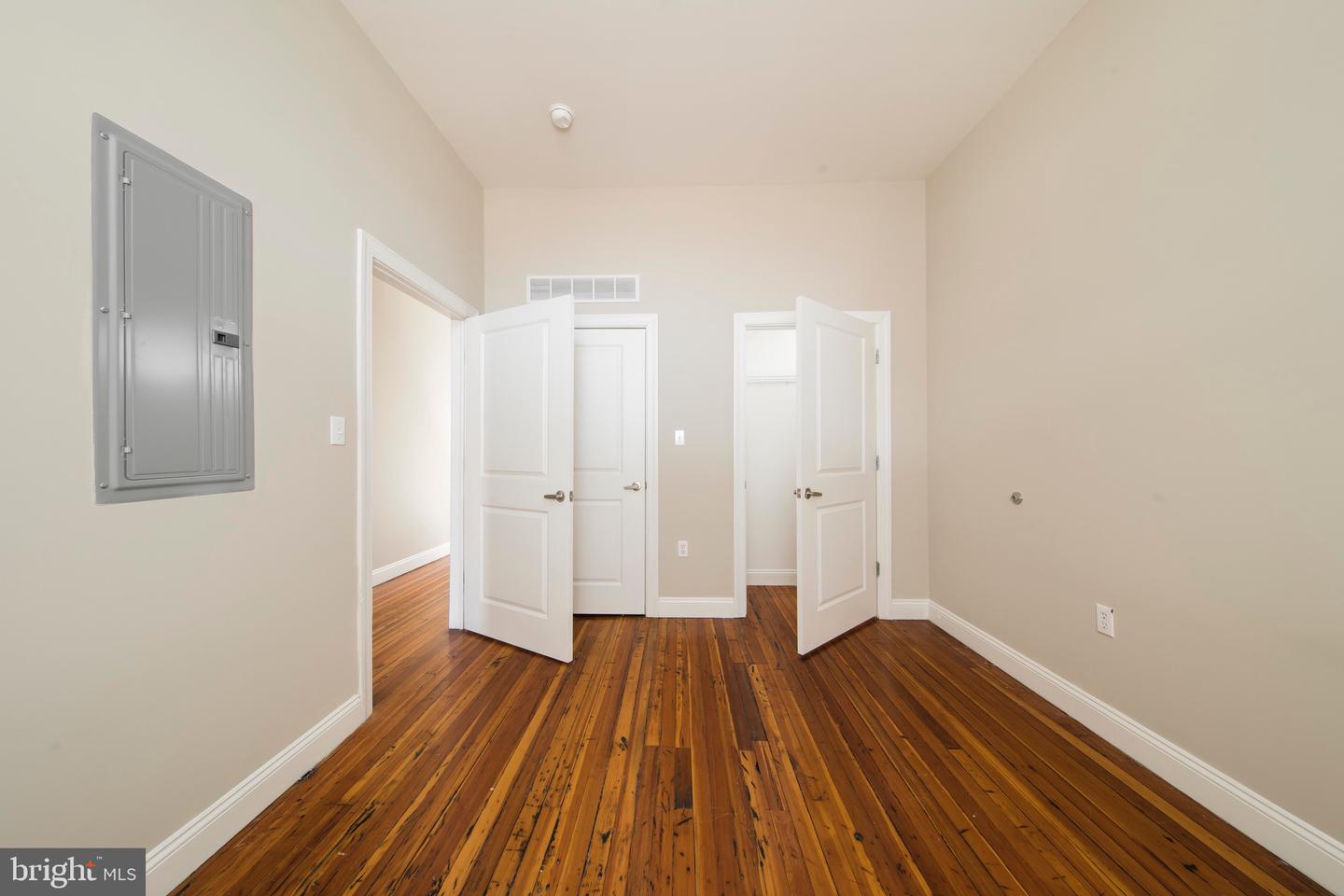 1 S Eutaw St #1br Property Photo 15