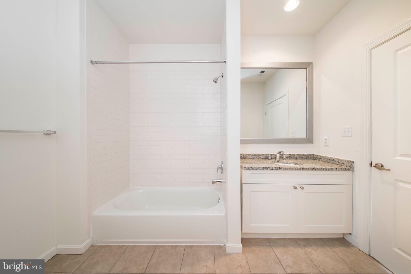 1 S Eutaw St #1br Property Photo 17