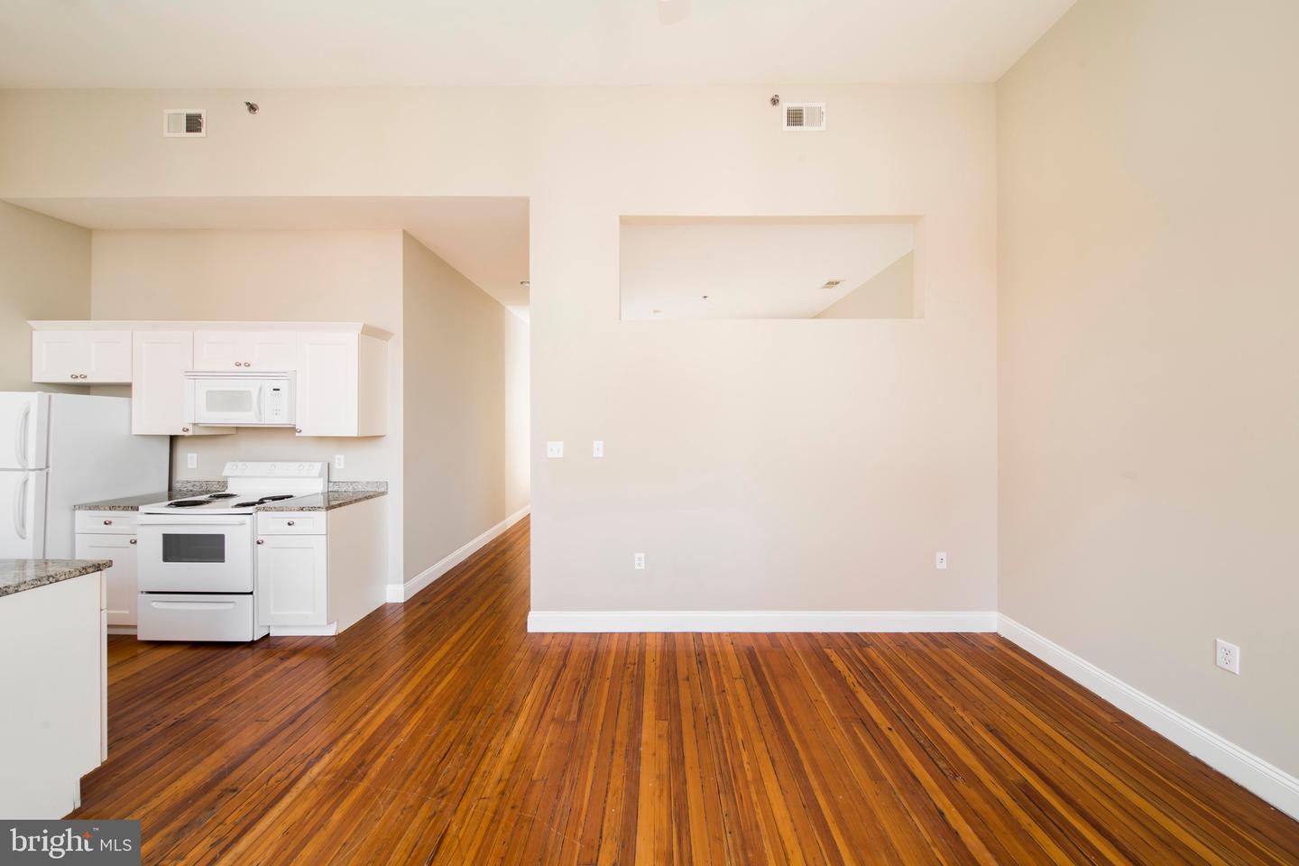 1 S Eutaw St #1br Property Photo 21