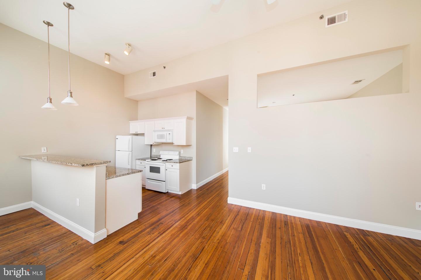 1 S Eutaw St #1br Property Photo 22