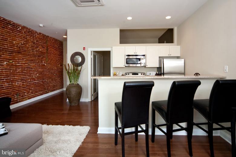1201 N Charles Street #1br Property Photo 7