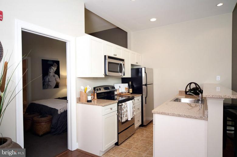 1201 N Charles Street #1br Property Photo 11