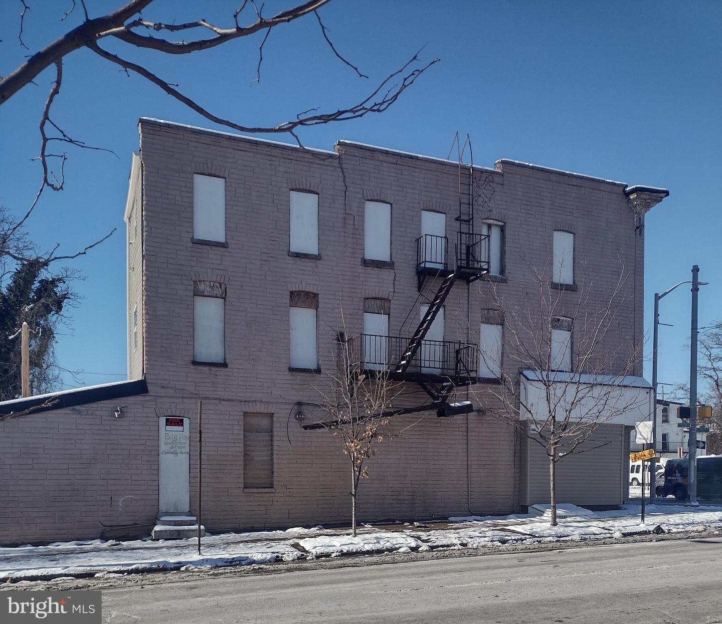 1801 W Pratt St Property Photo 2