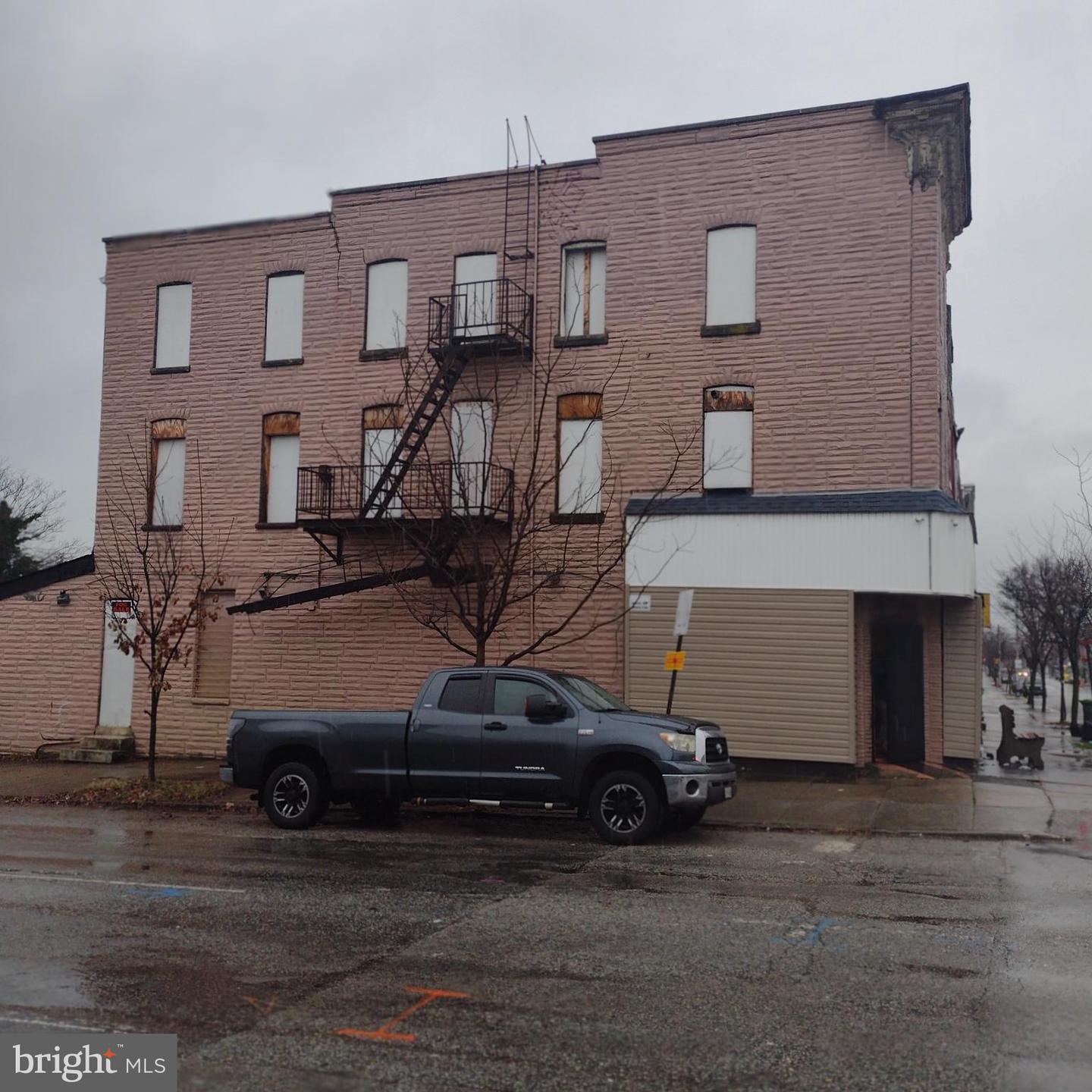 1801 W Pratt St Property Photo 4