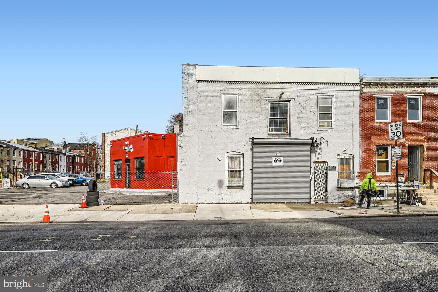 1236 W Pratt St Property Photo 4