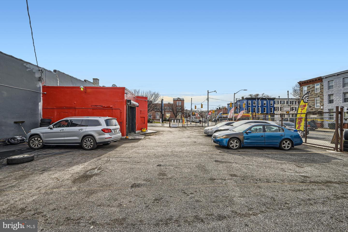 1236 W Pratt St Property Photo 5