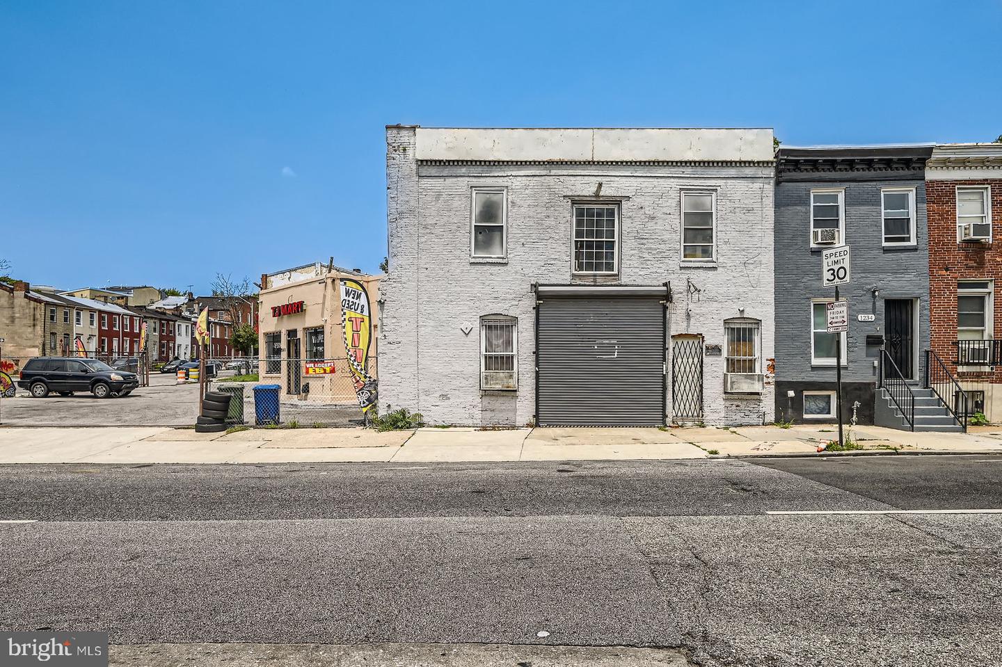 1236 W Pratt St Property Photo 5