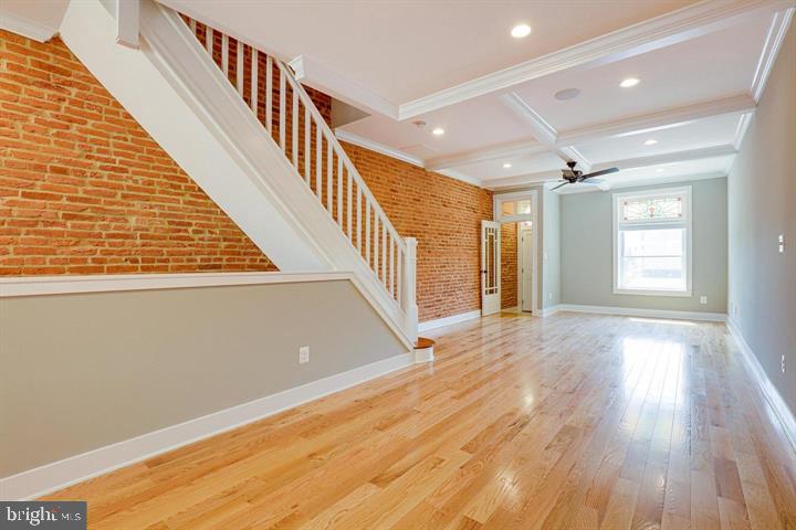 2820 Hudson St Property Photo 2