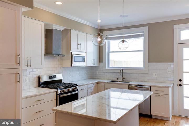 2820 Hudson St Property Photo 6