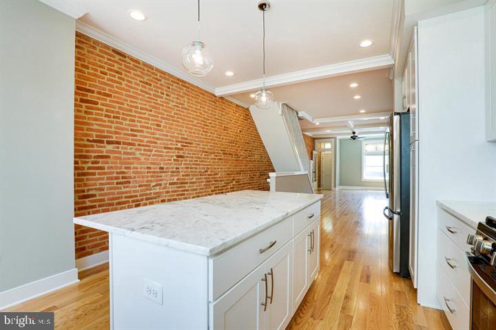 2820 Hudson St Property Photo 8