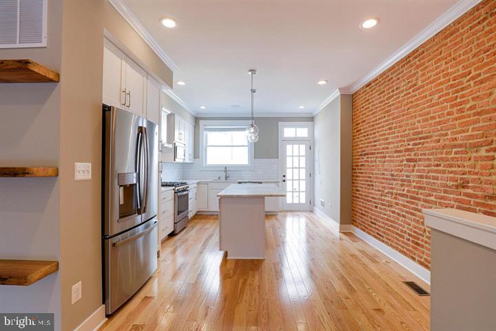 2820 Hudson St Property Photo 10
