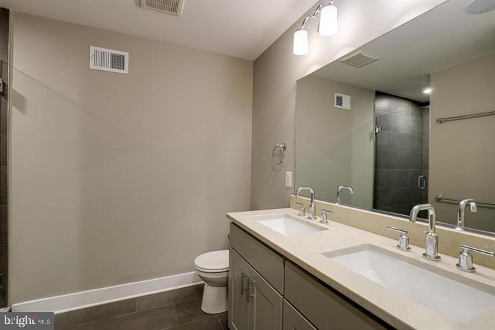 2820 Hudson St Property Photo 21