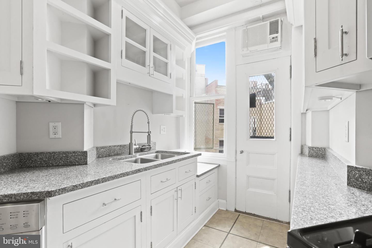 700 Washington Pl #4c Property Photo 22