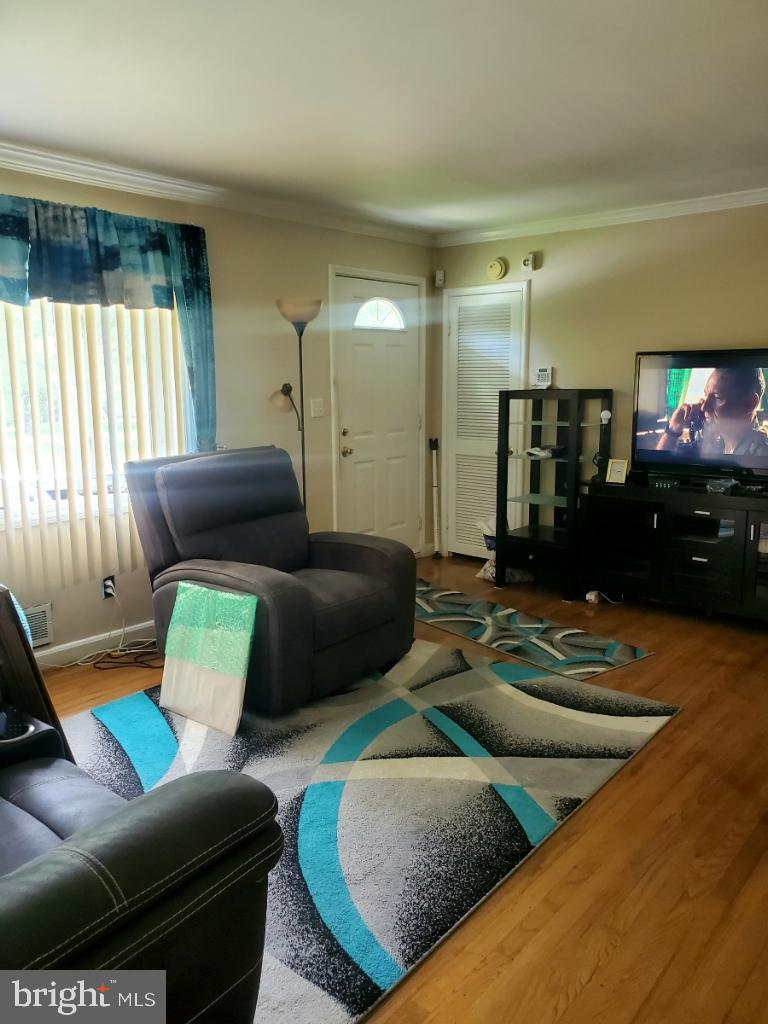 5602 Todd Ave Property Photo 3