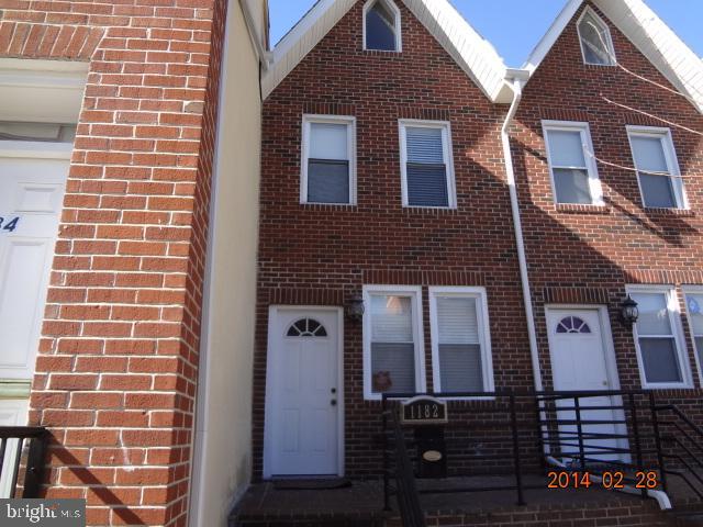 1182 Sargeant St Property Photo