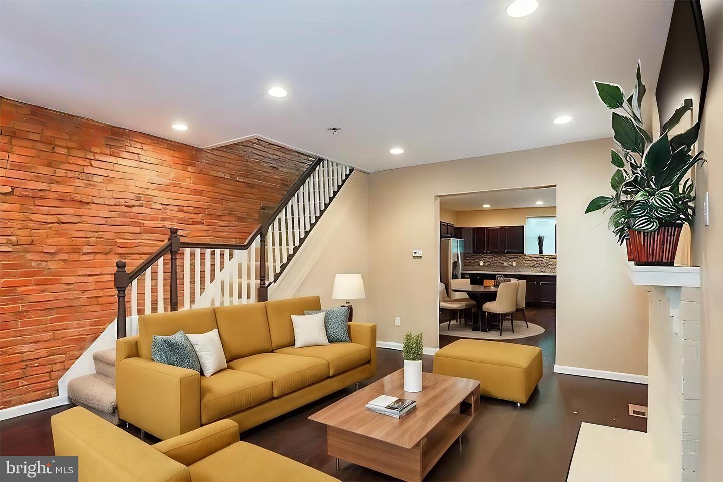 3110 Wolcott Ave Property Photo 2