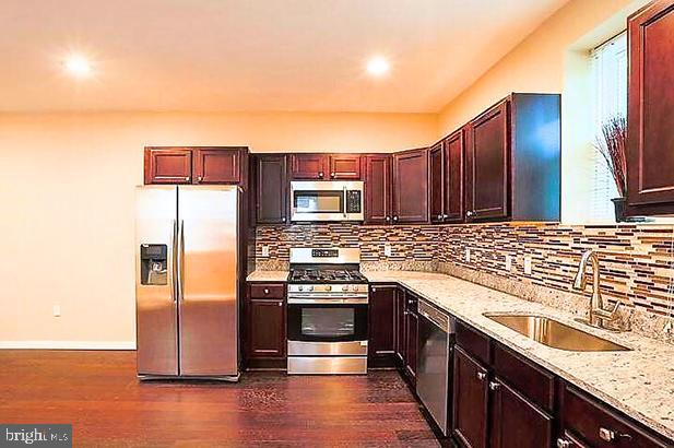 3110 Wolcott Ave Property Photo 4