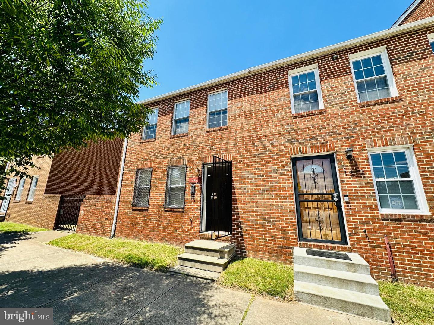 1310 E Monument St Property Photo