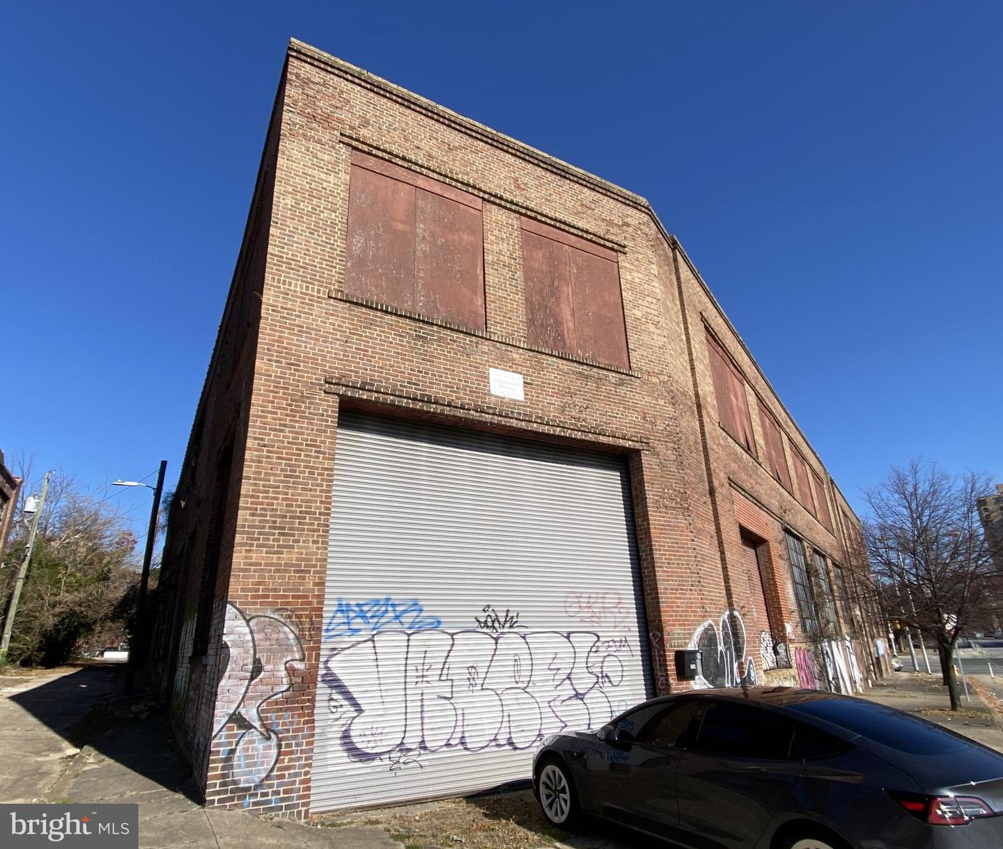 926 E Monument St Property Photo 4