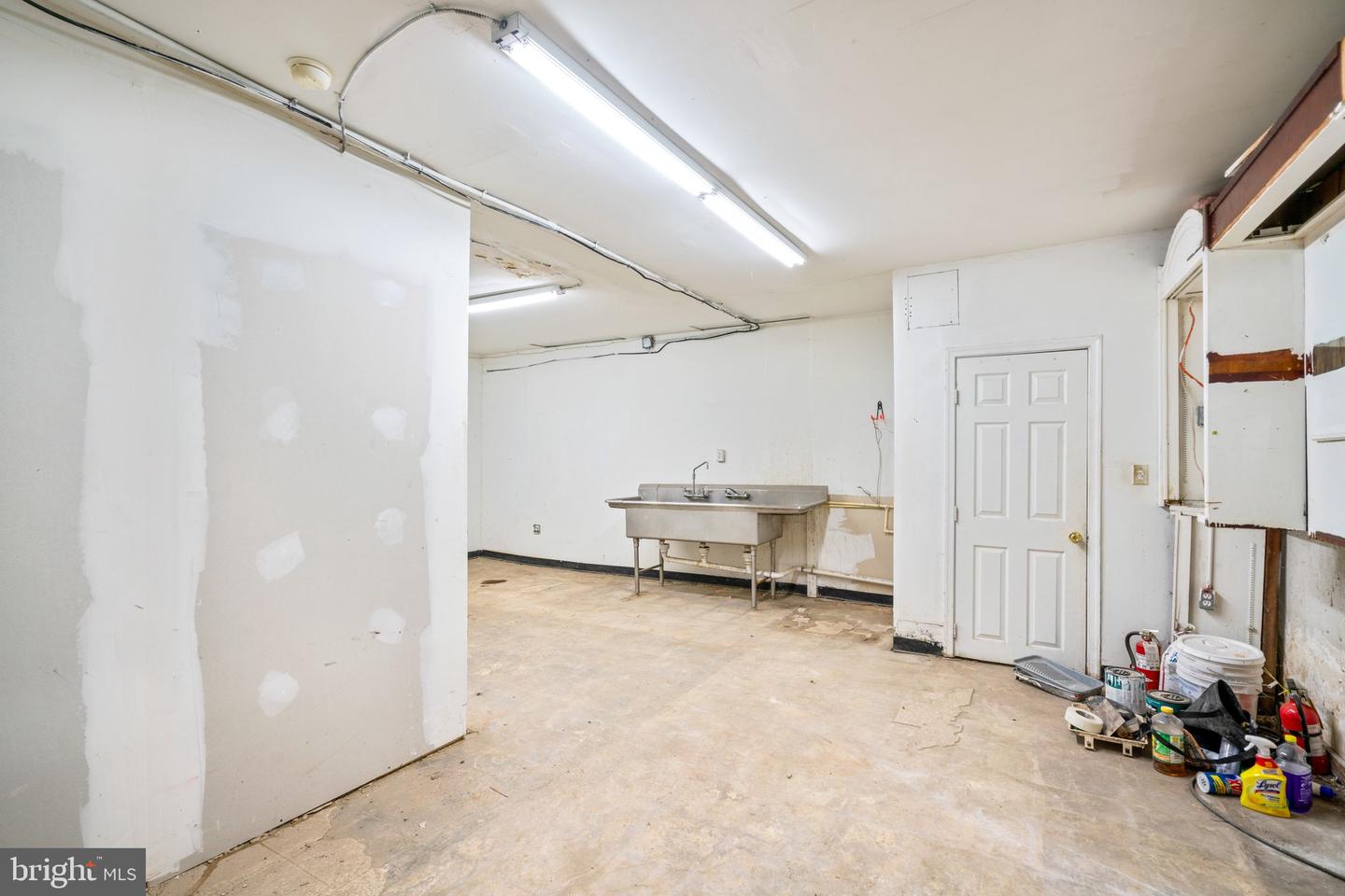 2800 Huntingdon Ave Property Photo 9