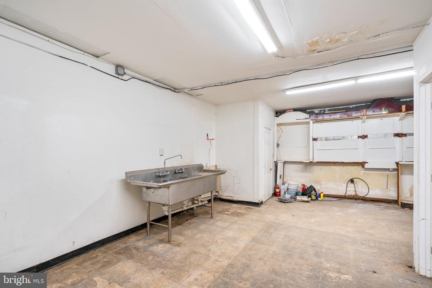 2800 Huntingdon Ave Property Photo 11