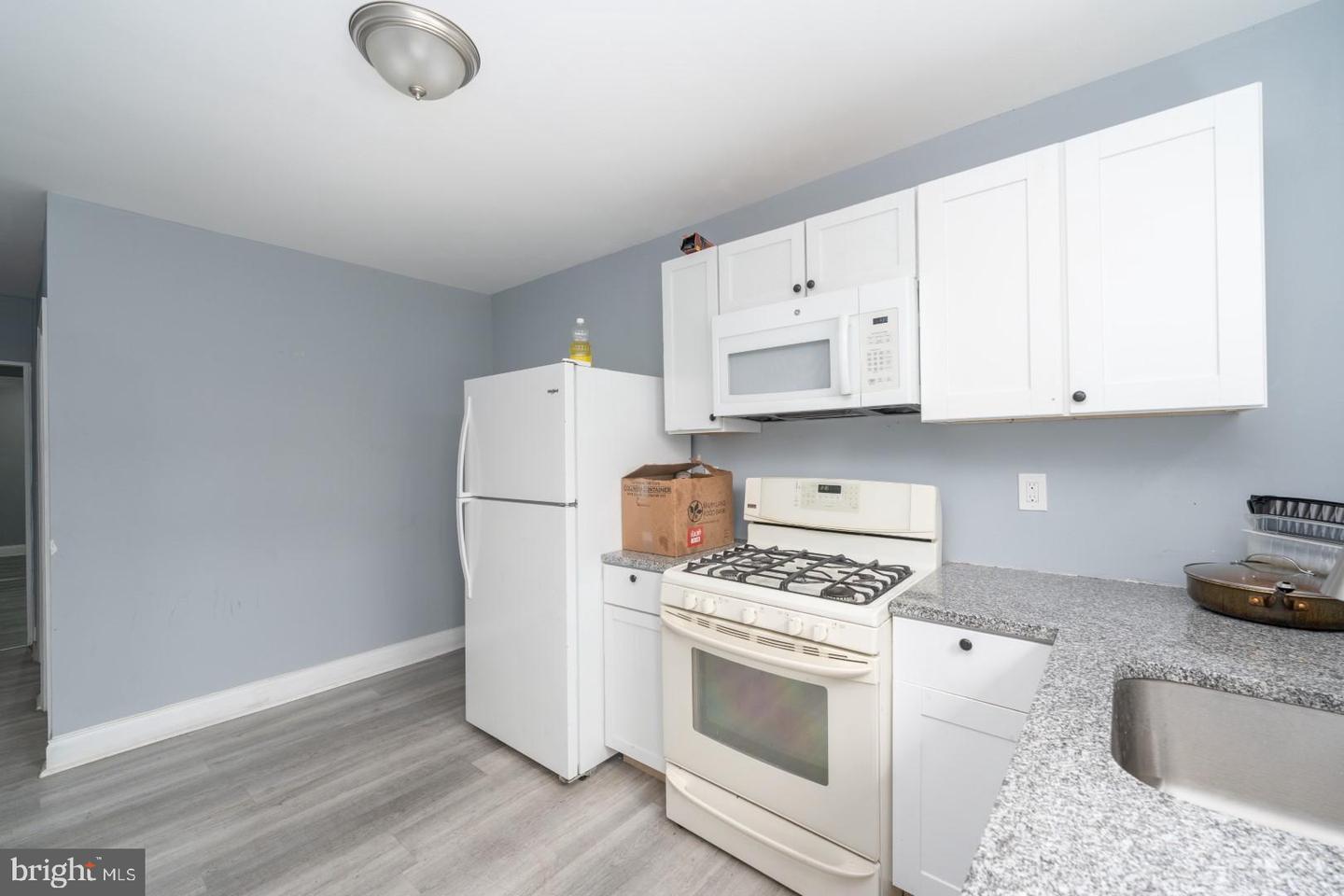 1947 W Lexington St Property Photo 3