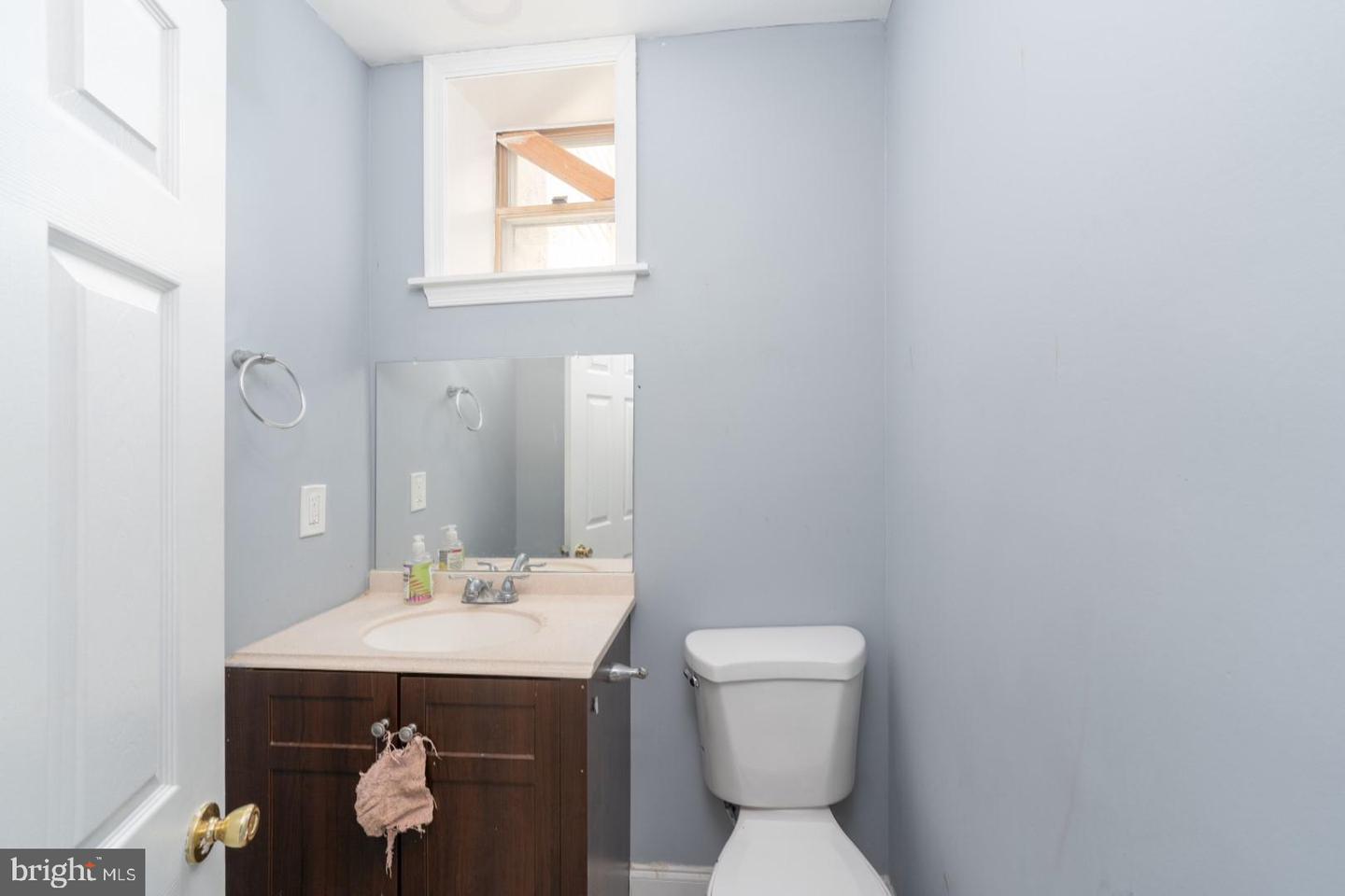 1947 W Lexington St Property Photo 9