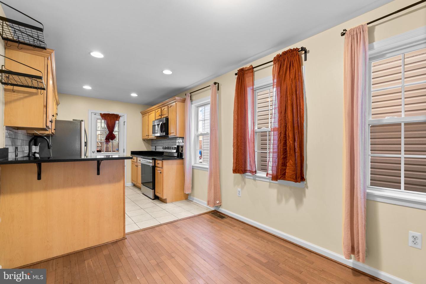 1110 W Cross St Property Photo 12