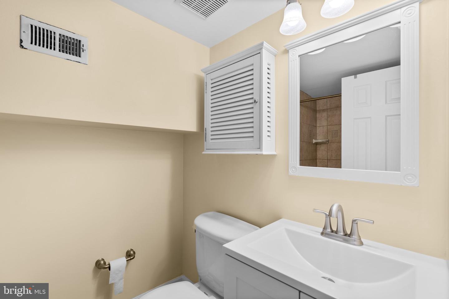 1110 W Cross St Property Photo 17