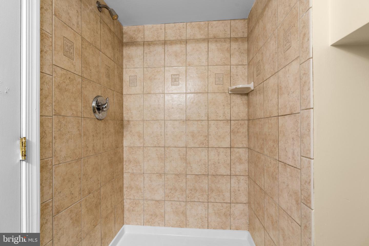 1110 W Cross St Property Photo 18