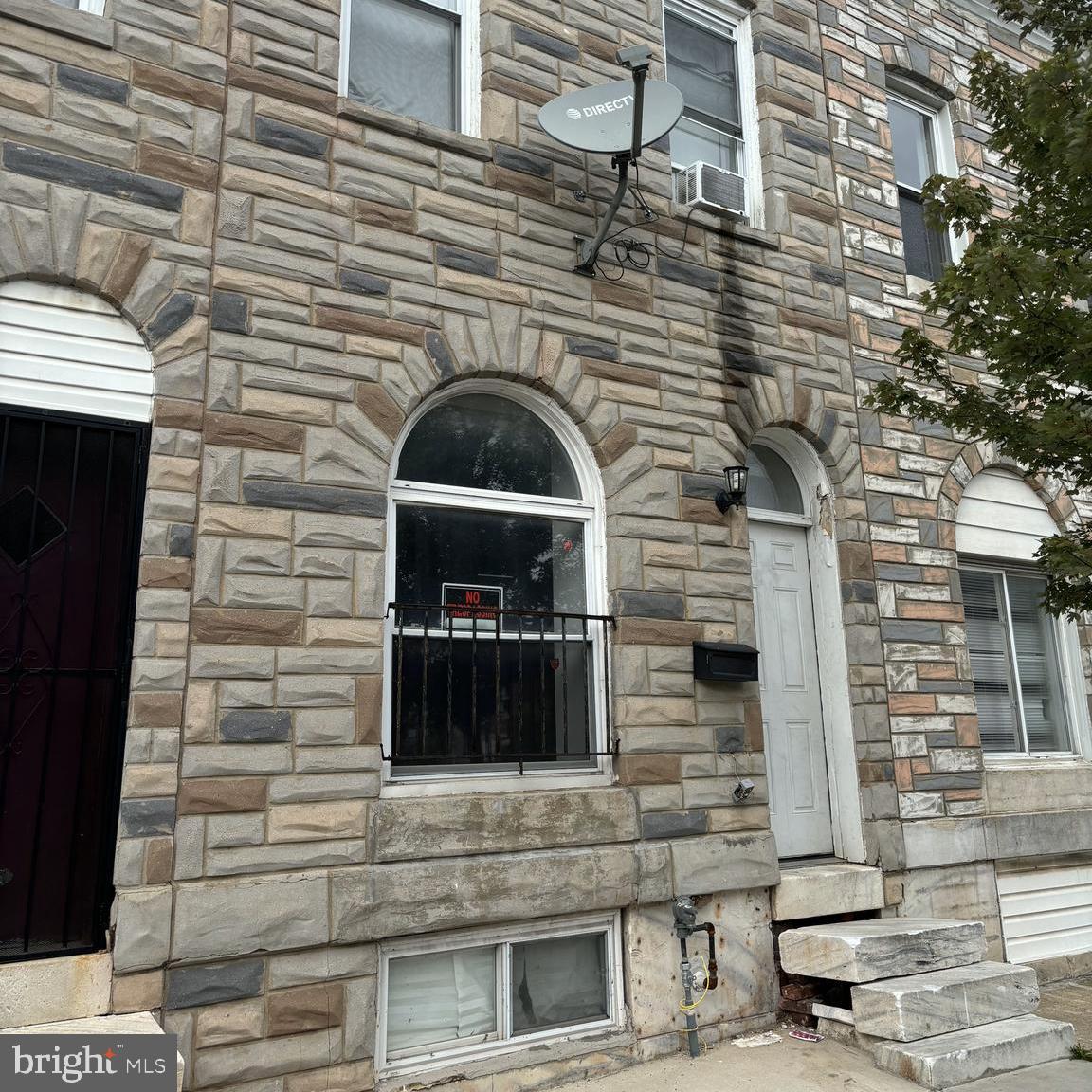 2328 E Madison St E Property Photo