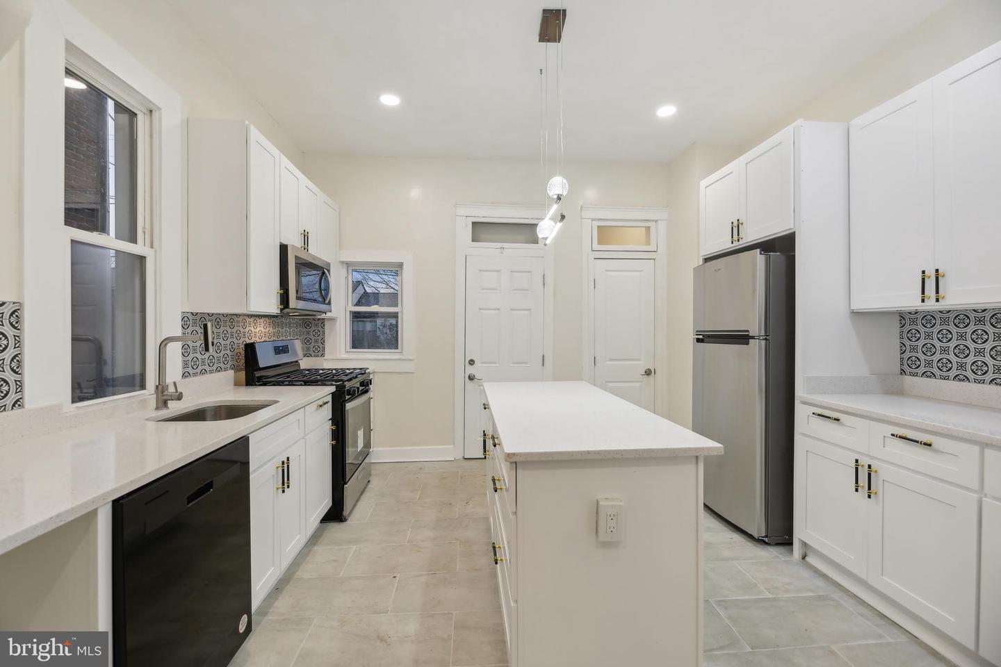 3041 Belmont Ave Property Photo 16