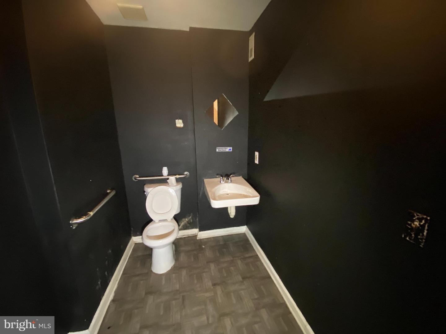 2110 N Charles St N Property Photo 5