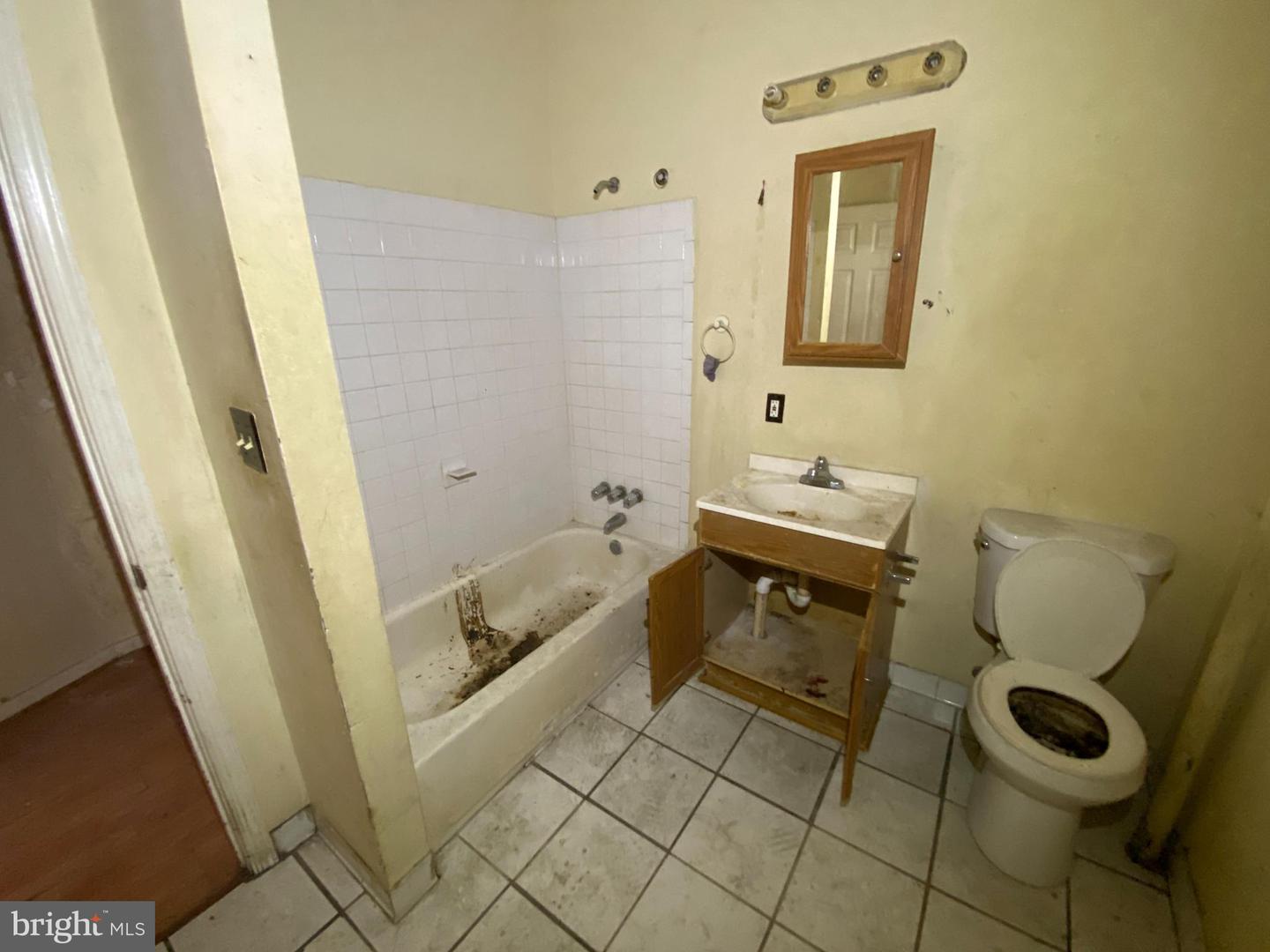 2110 N Charles St N Property Photo 8