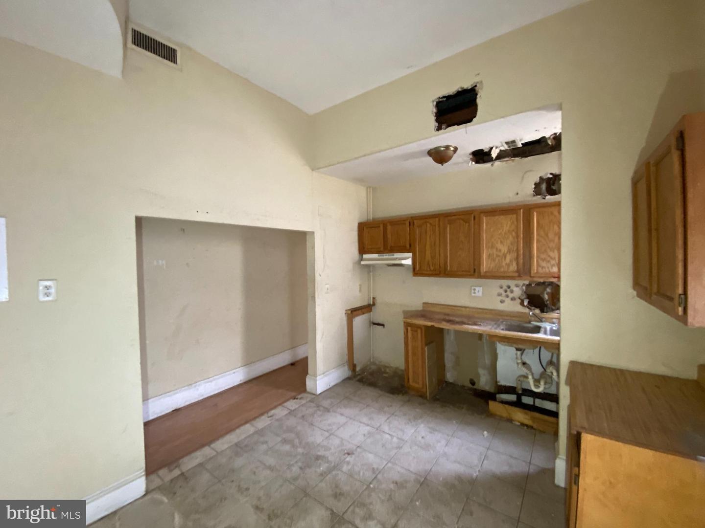 2110 N Charles St N Property Photo 16