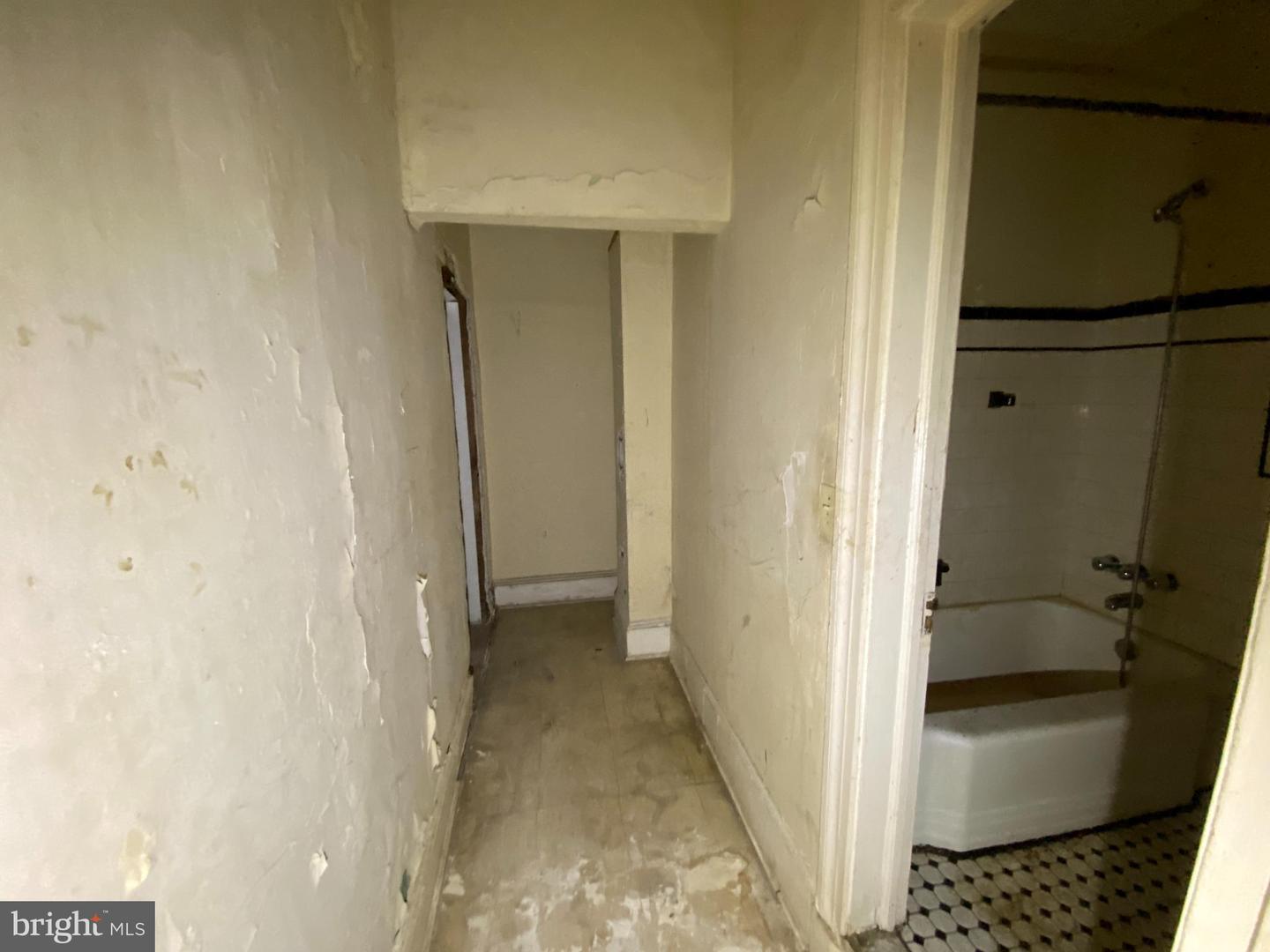 2110 N Charles St N Property Photo 22