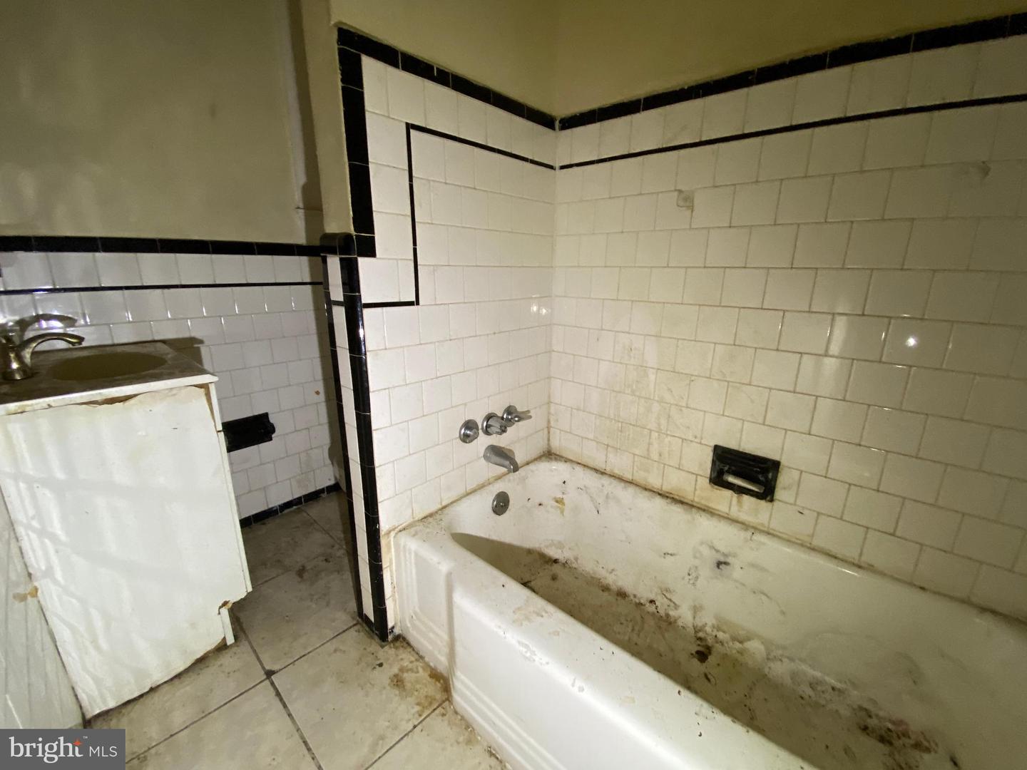 2110 N Charles St N Property Photo 29