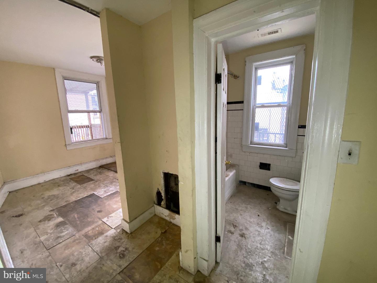 2110 N Charles St N Property Photo 32
