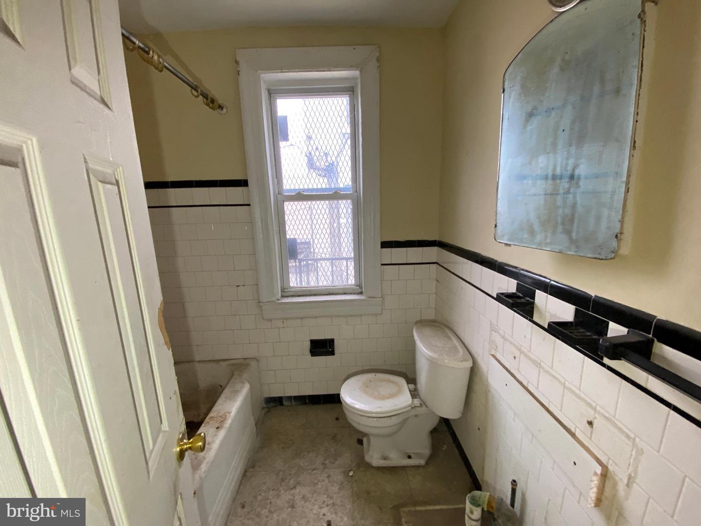 2110 N Charles St N Property Photo 33