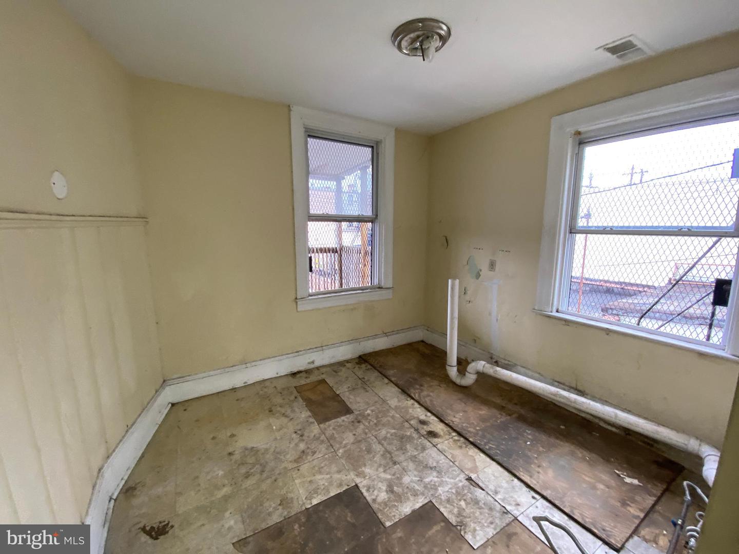 2110 N Charles St N Property Photo 34
