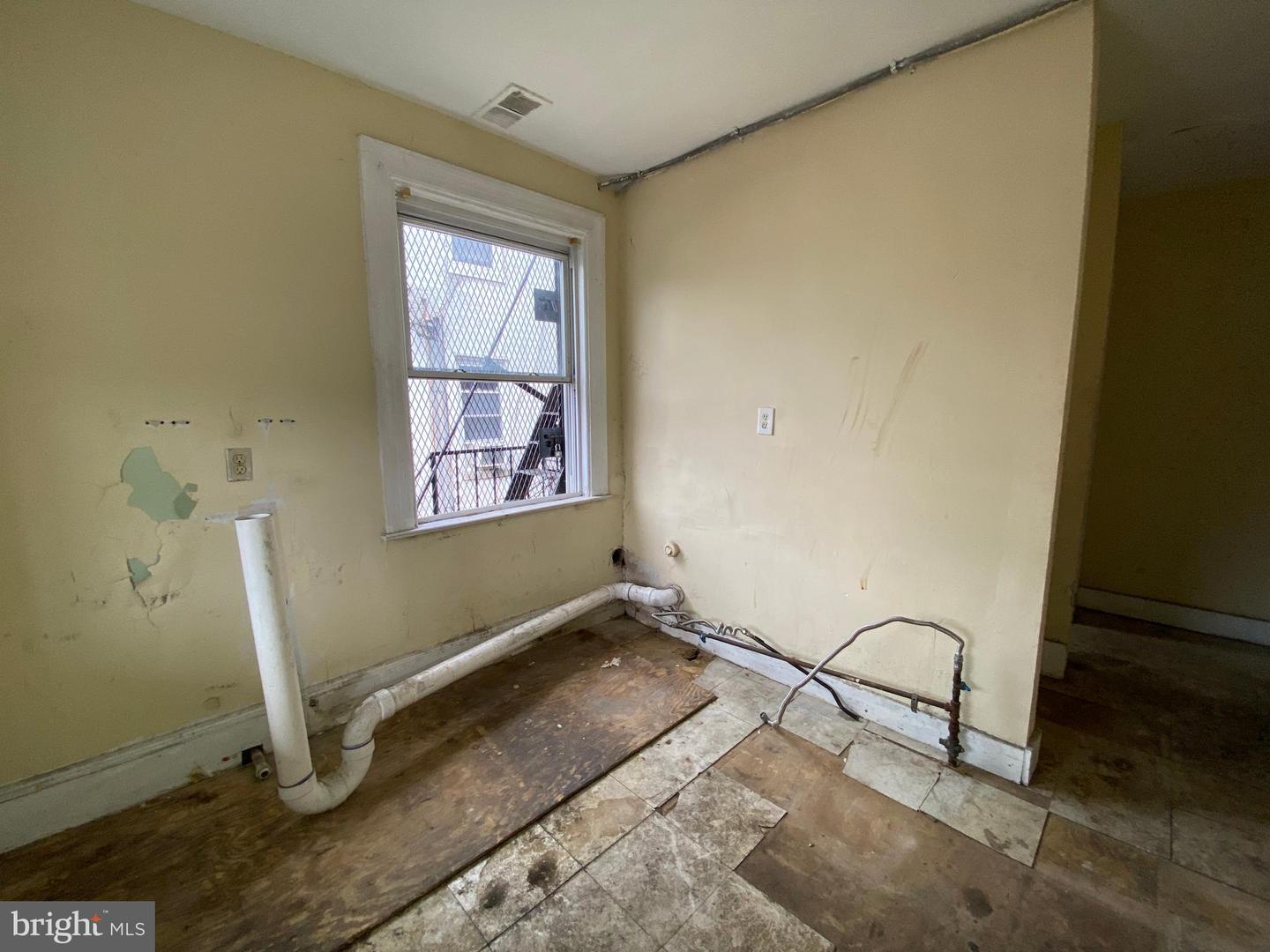 2110 N Charles St N Property Photo 35