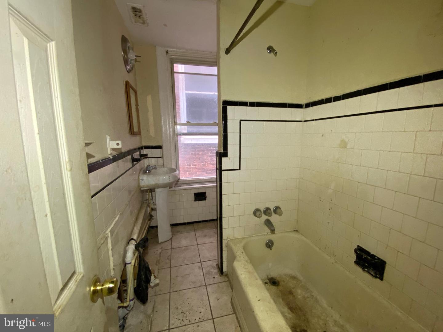 2110 N Charles St N Property Photo 52