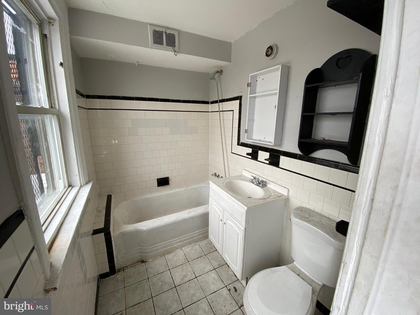 2110 N Charles St N Property Photo 62