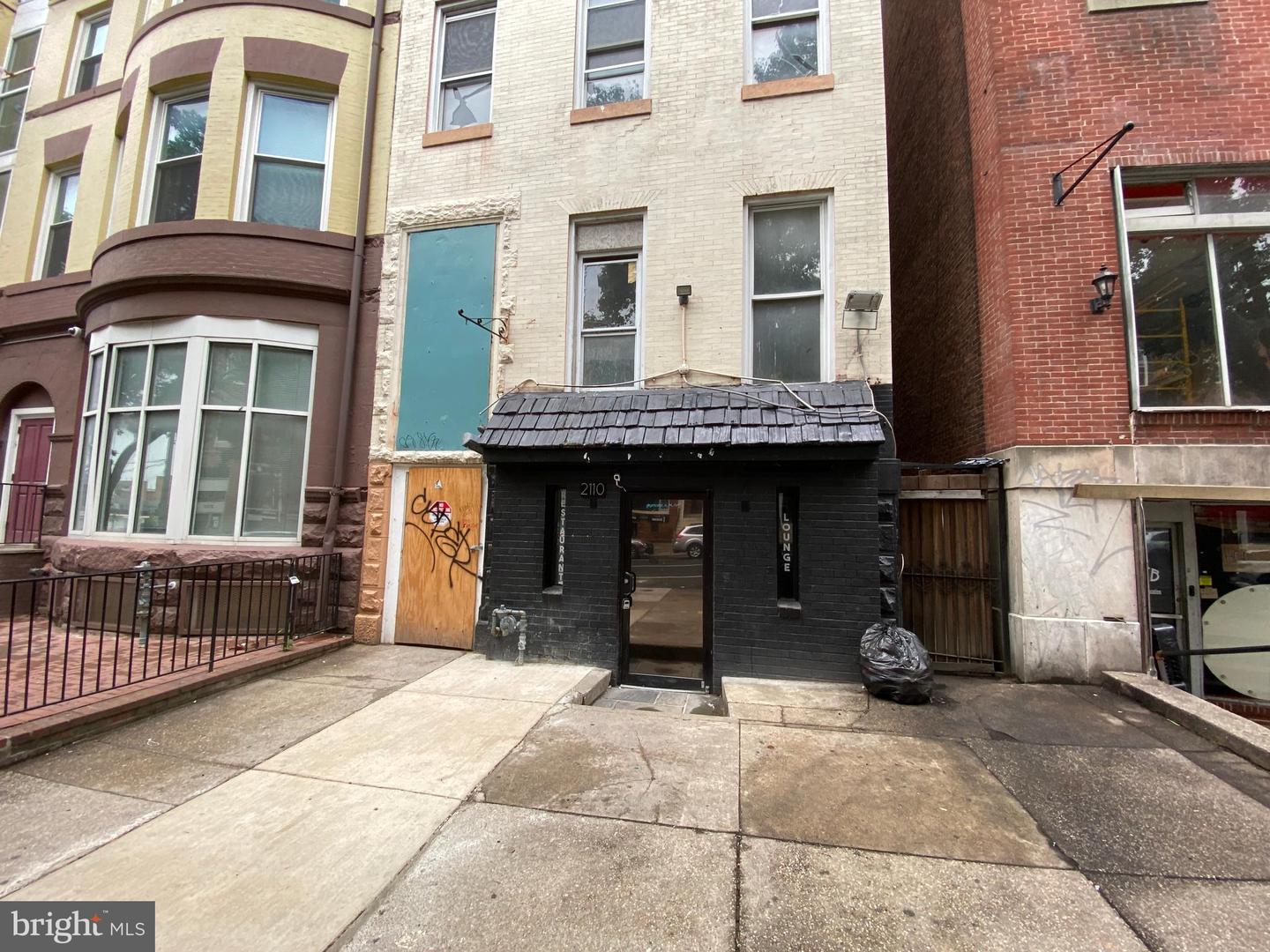 2110 N Charles St N Property Photo 78