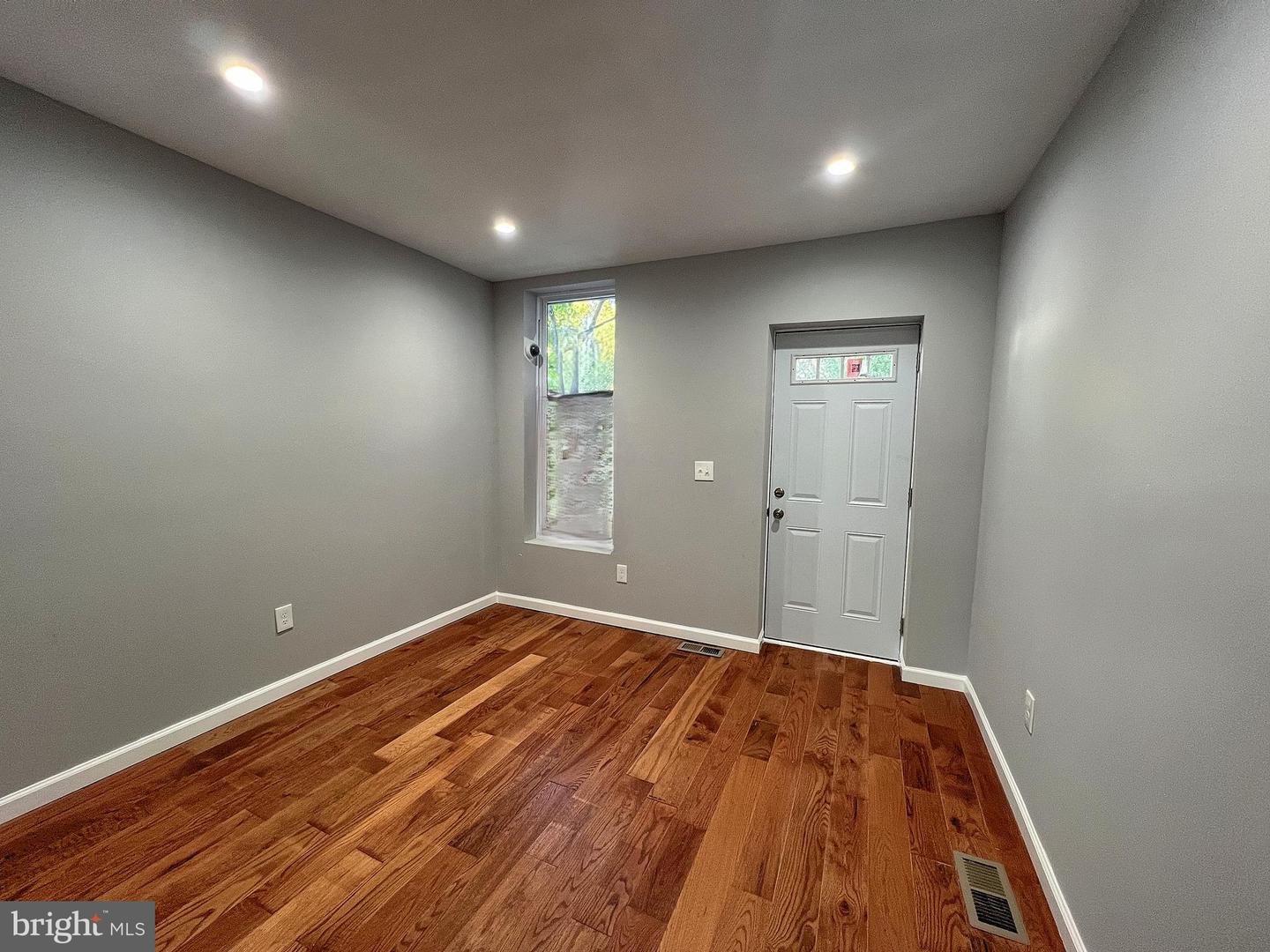 220 Montford Ave N Property Photo 2