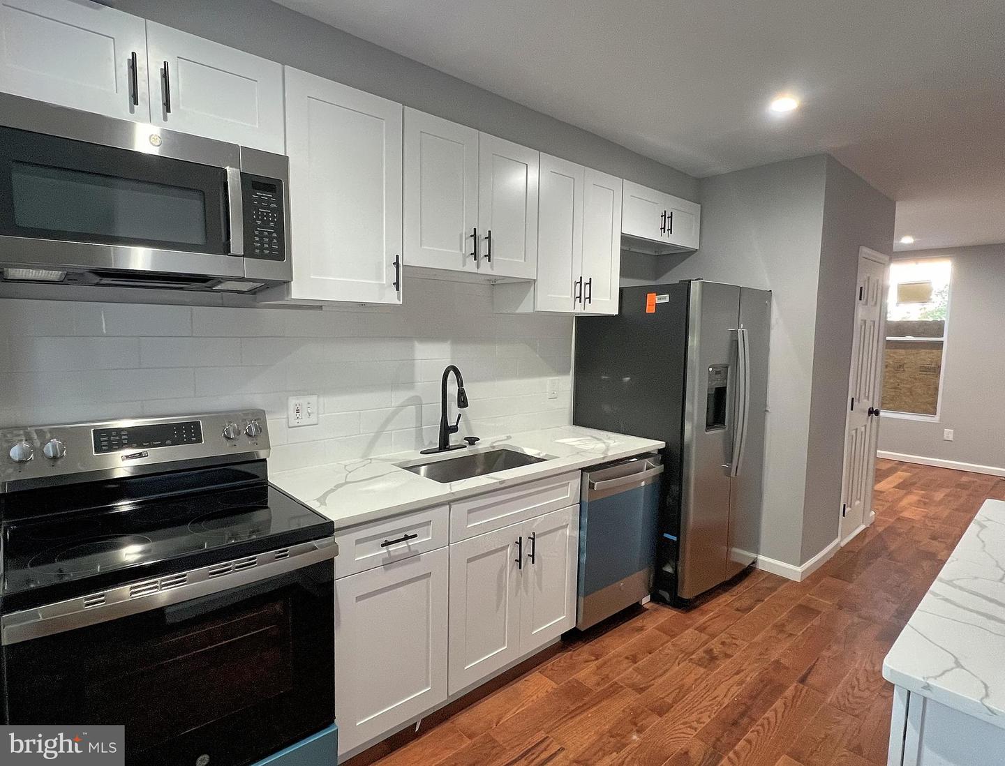 220 Montford Ave N Property Photo 3